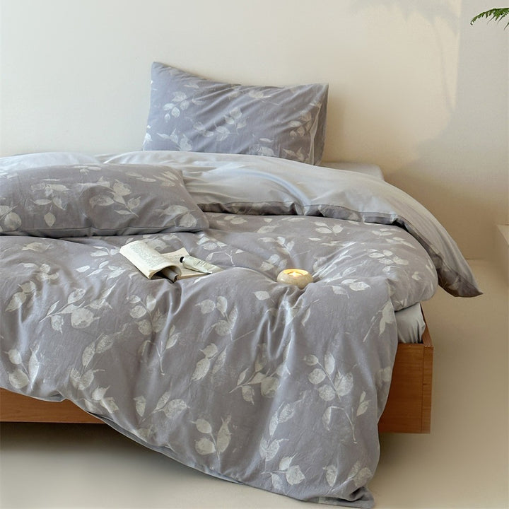 Bedding set made of washed cotton satin with a textured houndstooth pattern and reversible function
