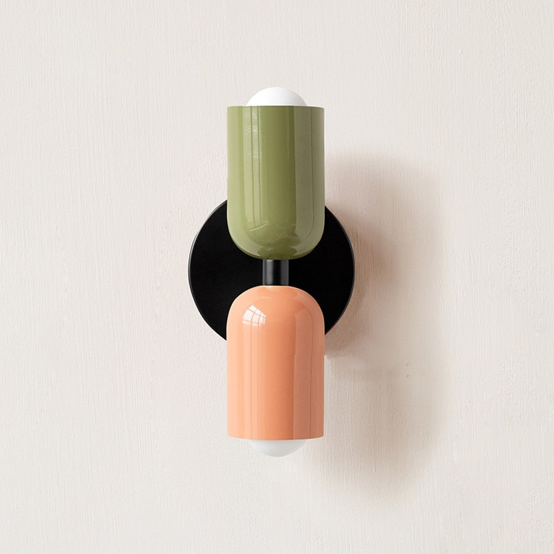 BowLift | Lively, minimalist wall lamp with two light bulbs