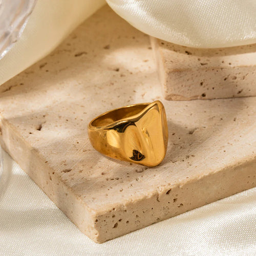 BowLift | Wide Wave Textured Ring