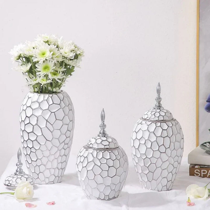 BowLift | GoldenPattern | Ceramic Vase with Luxurious Gold Accents – Modern Decorative Home Piece