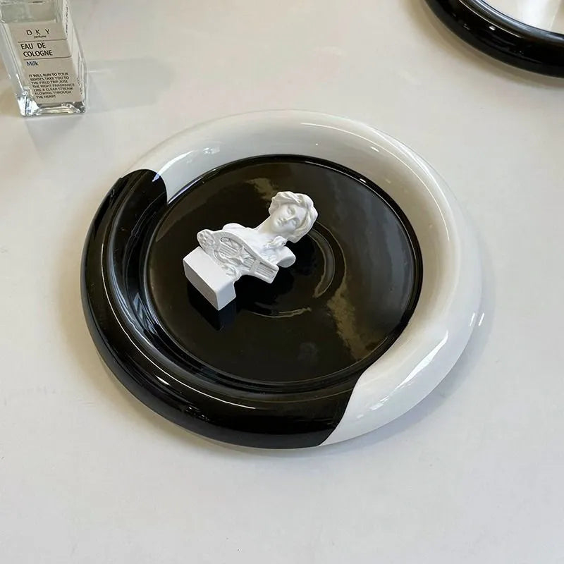 Monochrome Chubby Plates | Bowlift