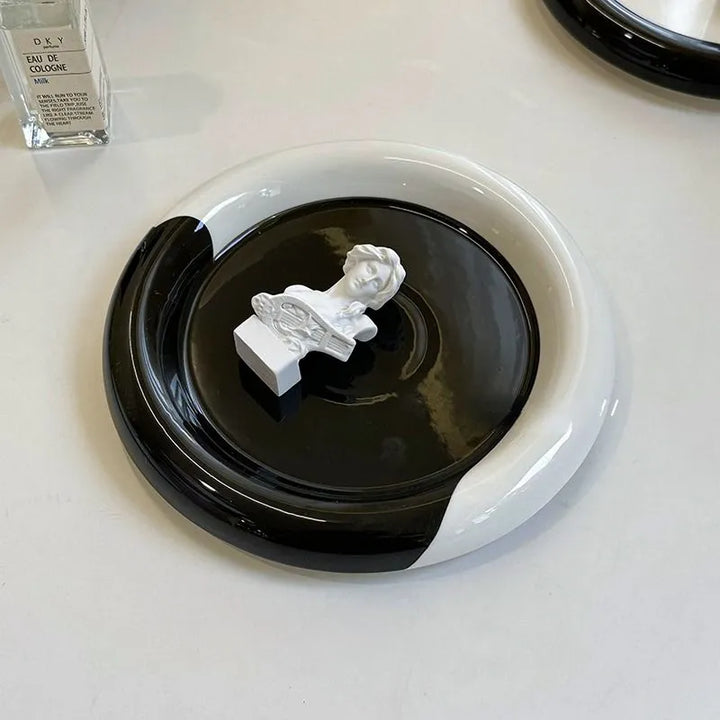 Monochrome Chubby Plates | Bowlift