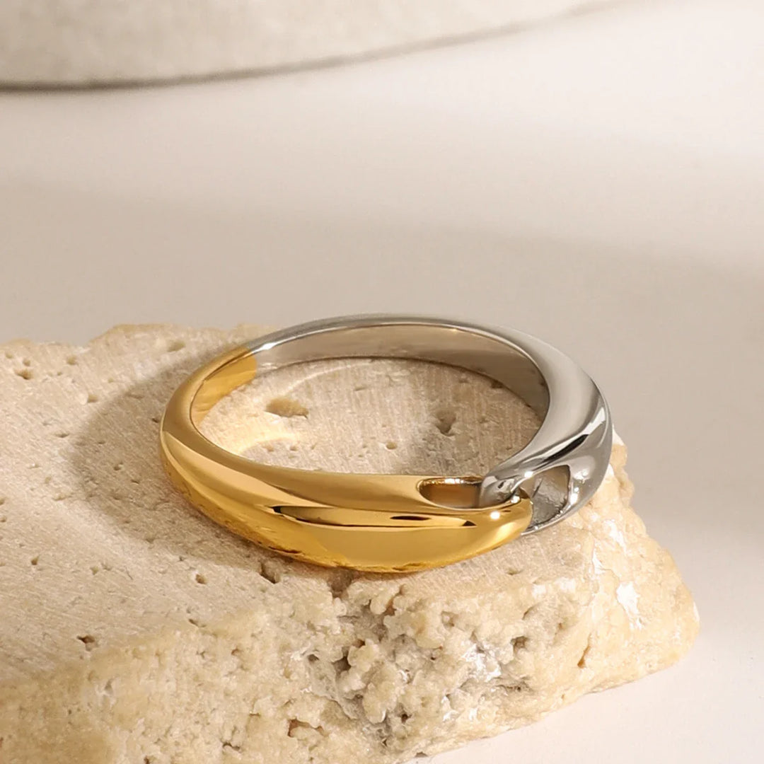 BowLift | Elegant Two Tone Buckle Link Ring