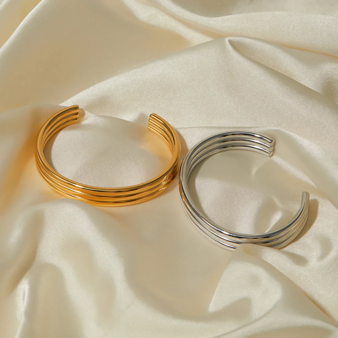BowLift | 18k Triple Ribbed Bangle Bracelet