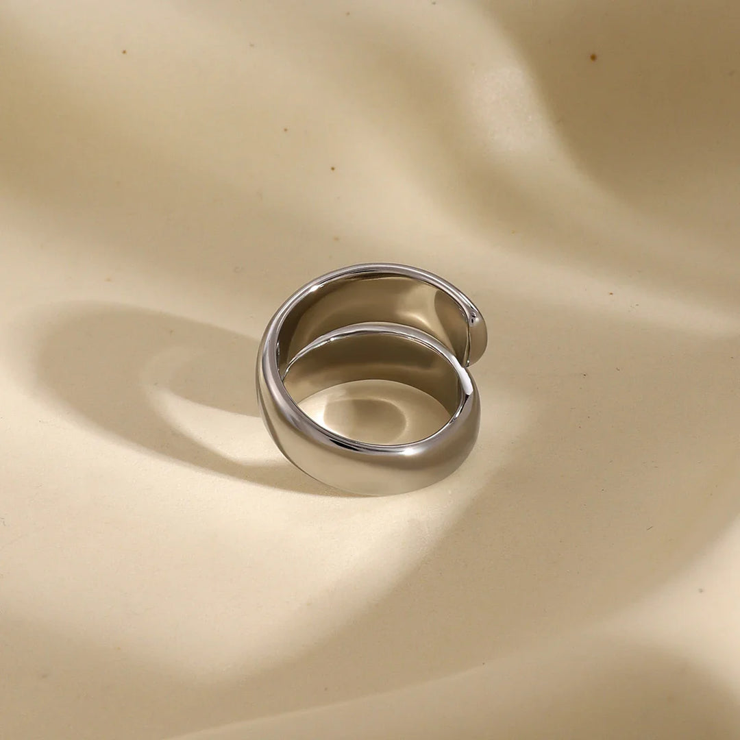 BowLift | 18k Modern Wrap Around Flat Ring