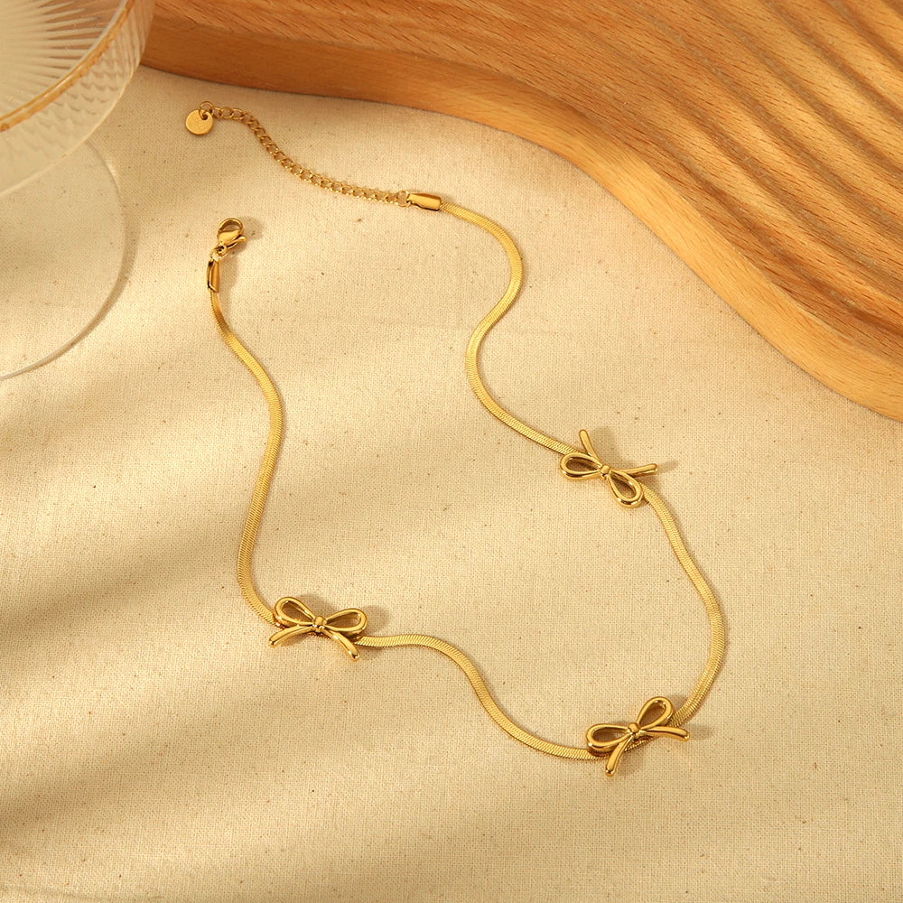 BowLift | 18k Feminine Bow Herringbone & Dainty Pearl Necklace