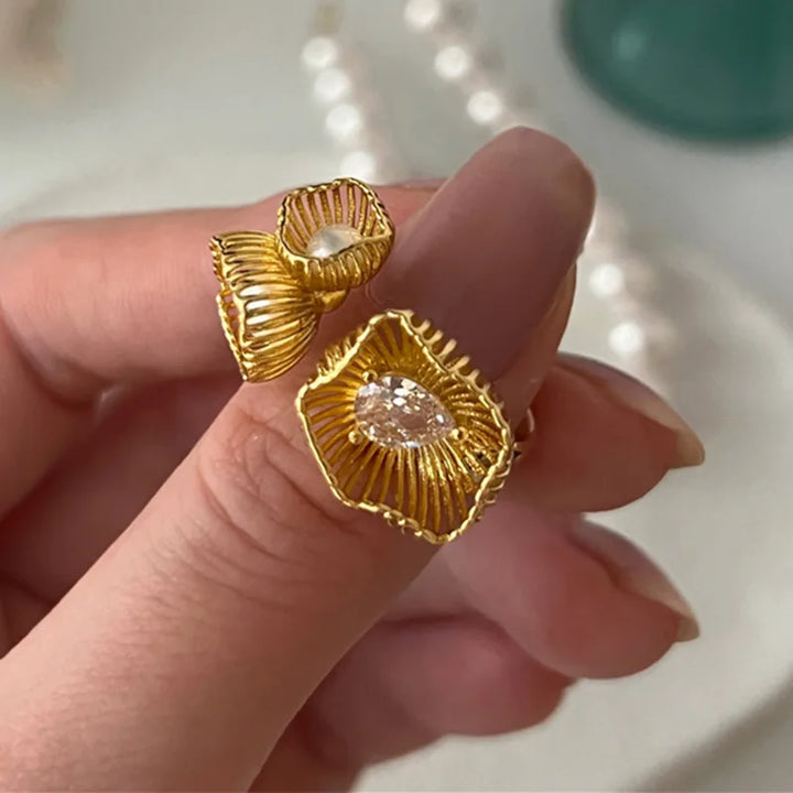 BowLift | Diamond Pearl Clam Shell Ring