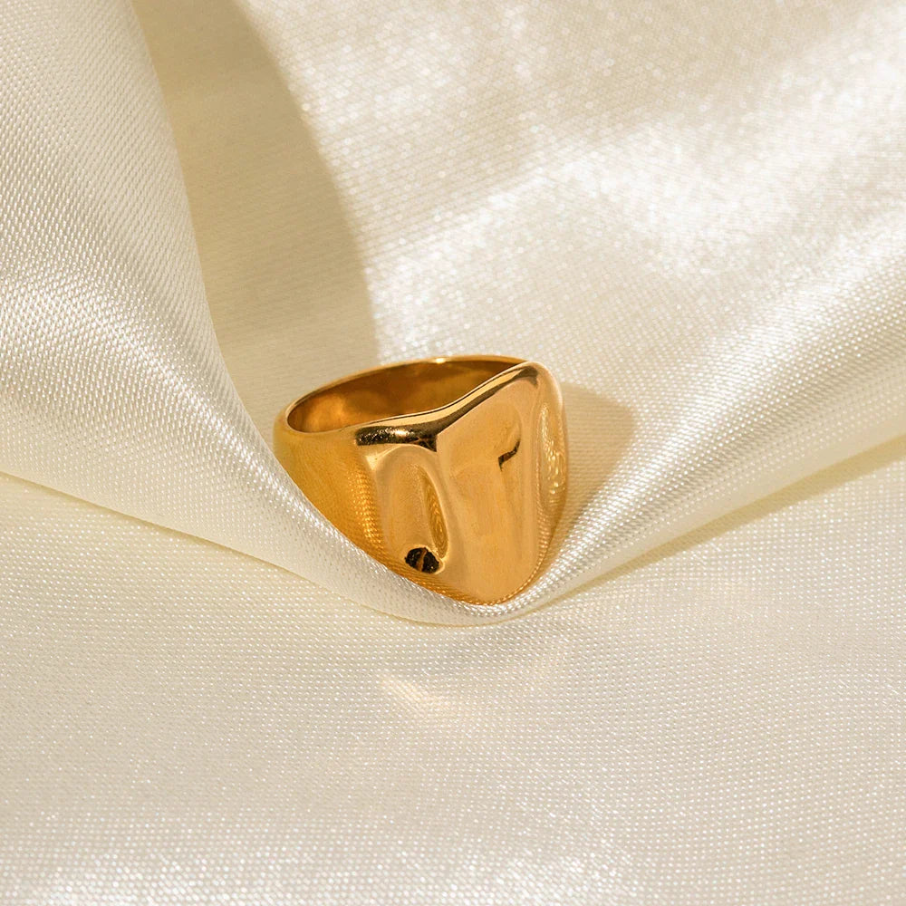 BowLift | Wide Wave Textured Ring