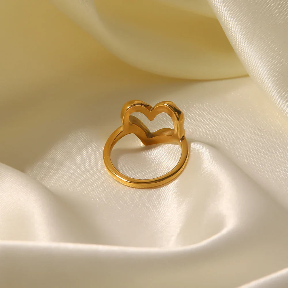 BowLift | 18k Melted Heart Ring