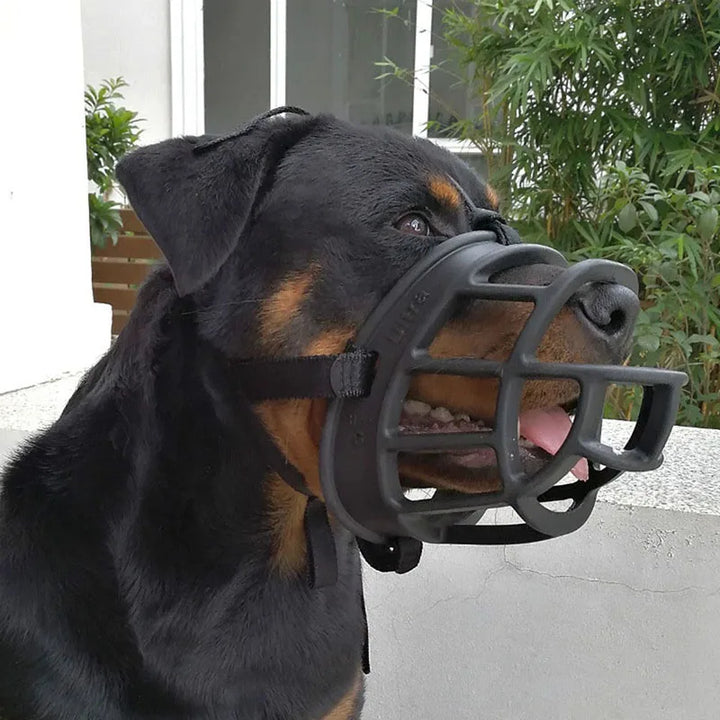 – Adjustable Silicone Dog Muzzle Bowlift