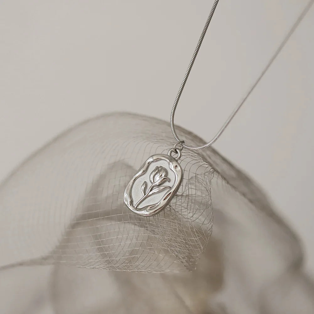 BowLift | Feminine Tulip Floral Pendant Necklace