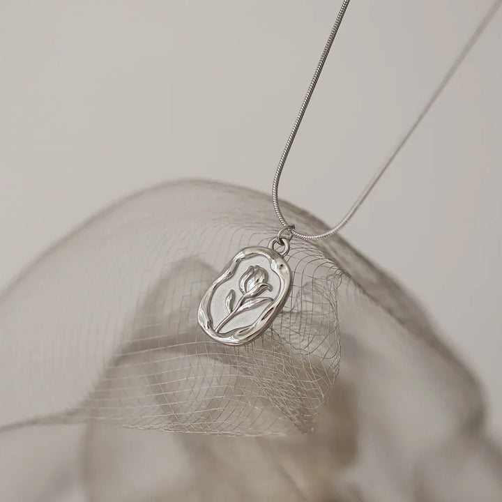 BowLift | Feminine Tulip Floral Pendant Necklace