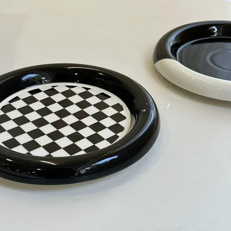 Monochrome Chubby Plates | Bowlift