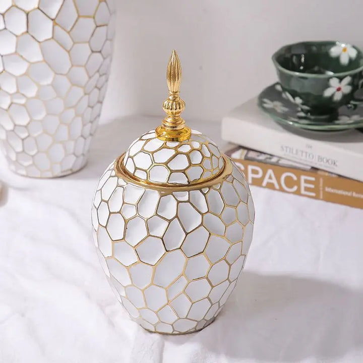 BowLift | GoldenPattern | Ceramic Vase with Luxurious Gold Accents – Modern Decorative Home Piece