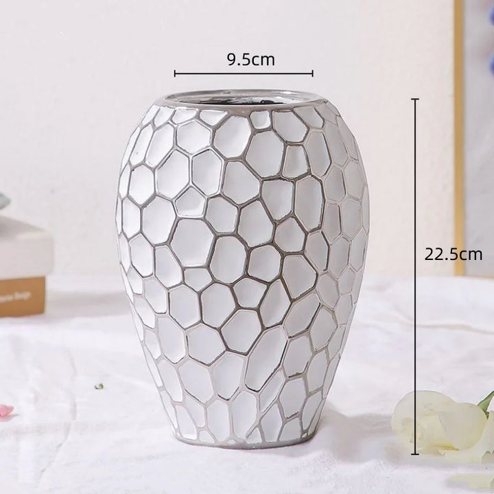 BowLift | GoldenPattern | Ceramic Vase with Luxurious Gold Accents – Modern Decorative Home Piece