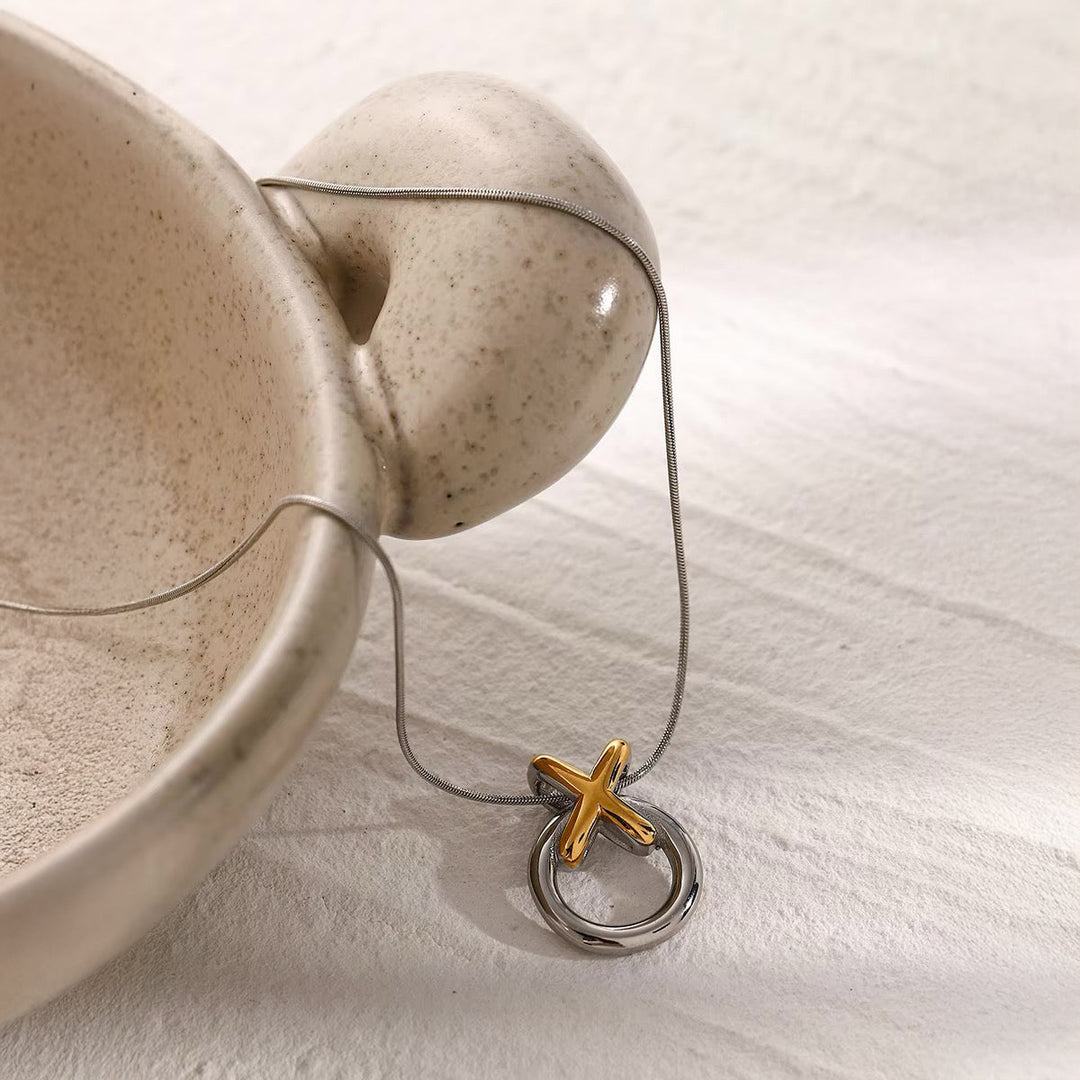 BowLift | Elegant XO Interlaced Necklace