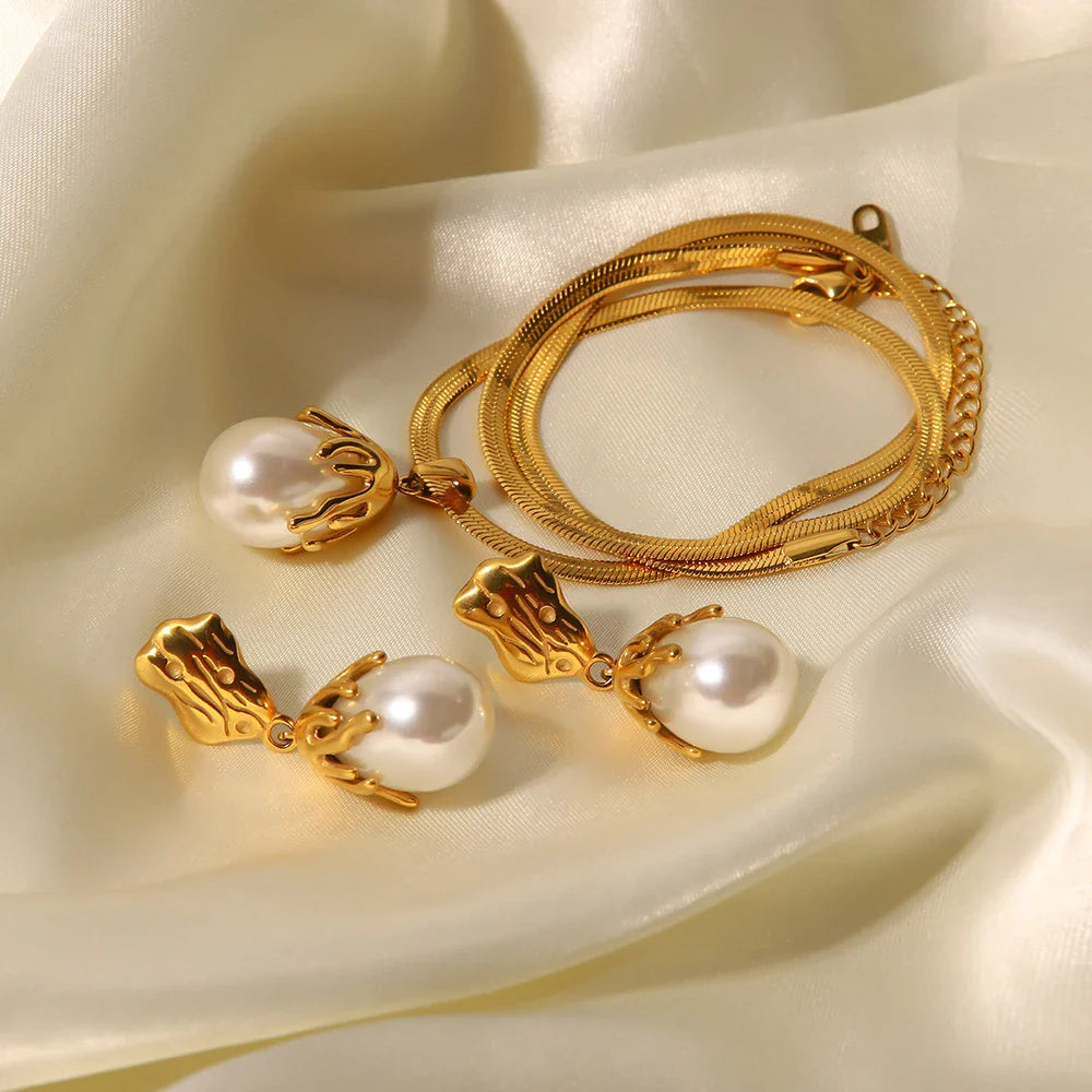 BowLift | 18k Blooming Pearl Necklace and Earrings