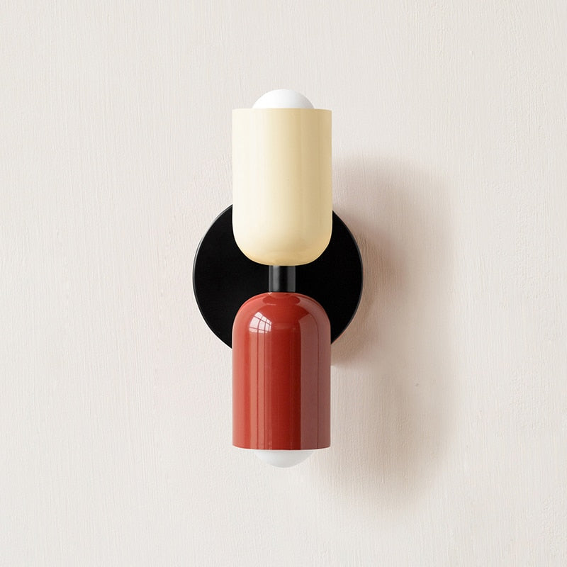 BowLift | Lively, minimalist wall lamp with two light bulbs