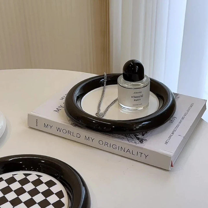Monochrome Chubby Plates | Bowlift