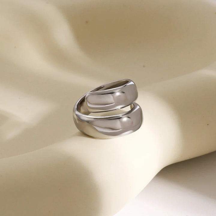 BowLift | 18k Modern Wrap Around Flat Ring