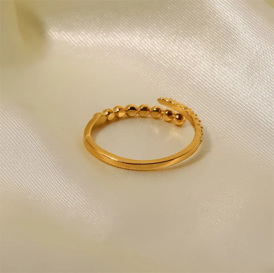 BowLift | 18k Beaded & Zircon Tipped Ring
