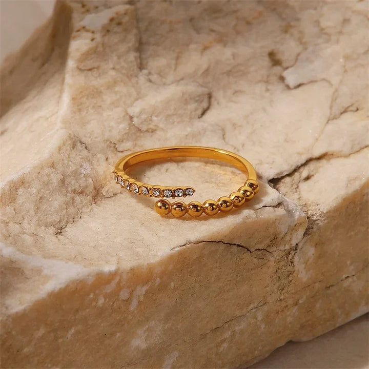 BowLift | 18k Beaded & Zircon Tipped Ring