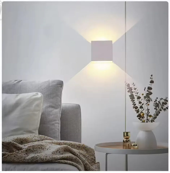 BowLift | ElegantBeam – Minimalist Wall Lamp for Sophisticated Lighting
