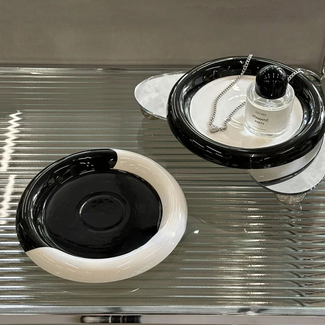 Monochrome Chubby Plates | Bowlift