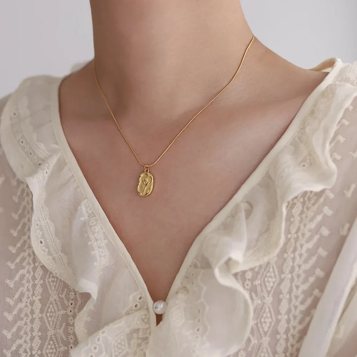 BowLift | Feminine Tulip Floral Pendant Necklace