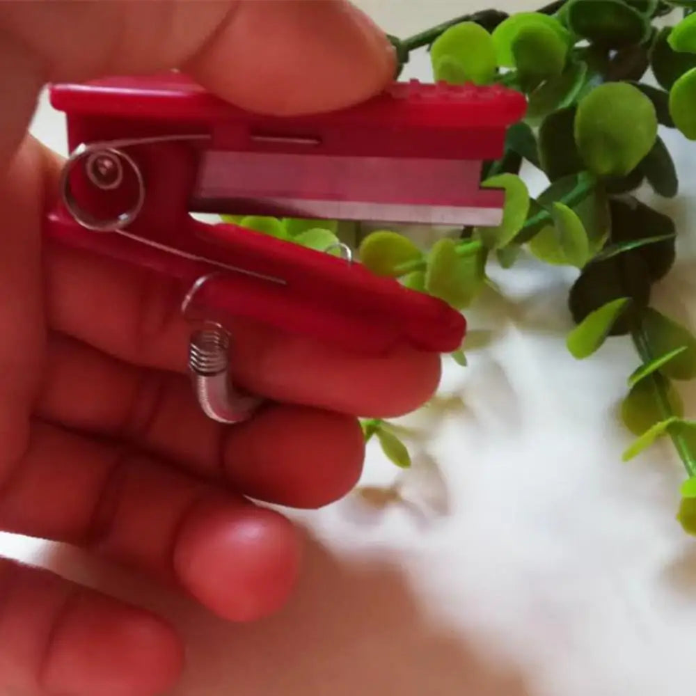 BowLift | Easy Vegetable Harvesting Thumb Knife Tool