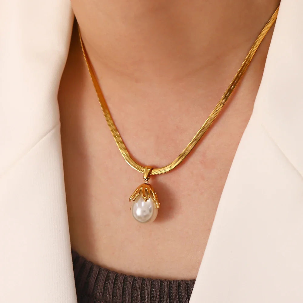 BowLift | 18k Blooming Pearl Necklace and Earrings