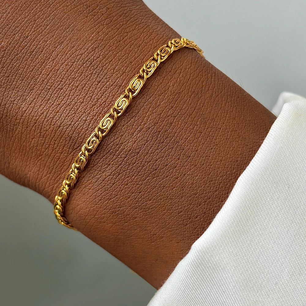 BowLift | Minimal Spiral Link Bracelet