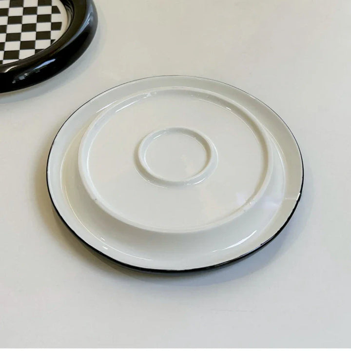 Monochrome Chubby Plates | Bowlift