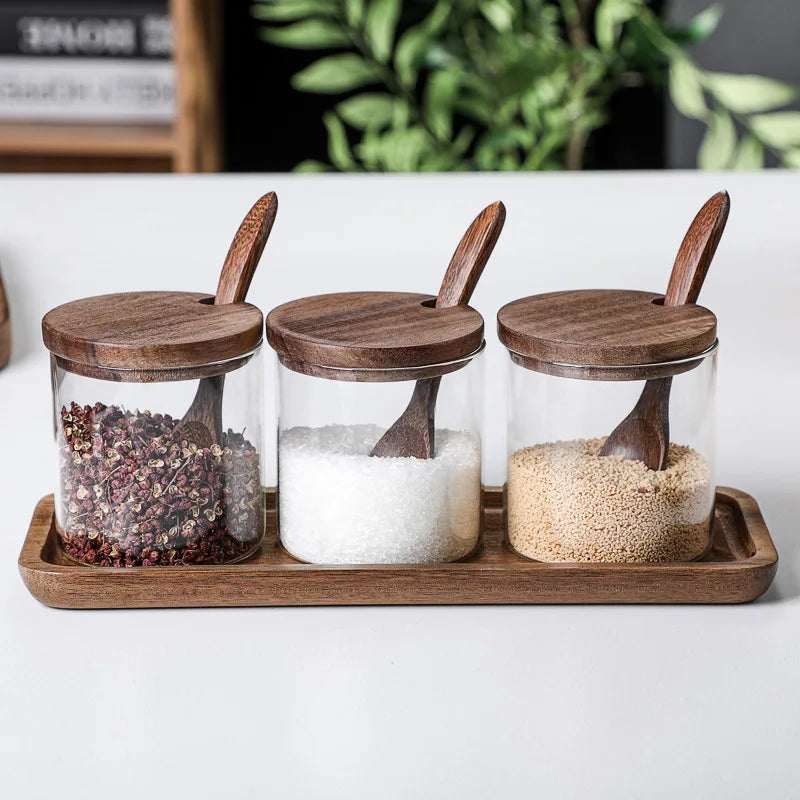 BowLift | Modern set of glass containers with a natural design and practical application