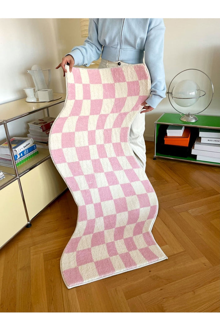 Chessboard pattern carpet | Bowlift