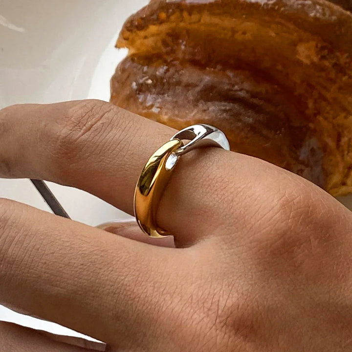 BowLift | Elegant Two Tone Buckle Link Ring