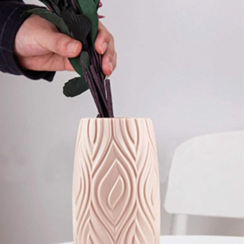 BowLift | Sculpted Textured Leaf Vase