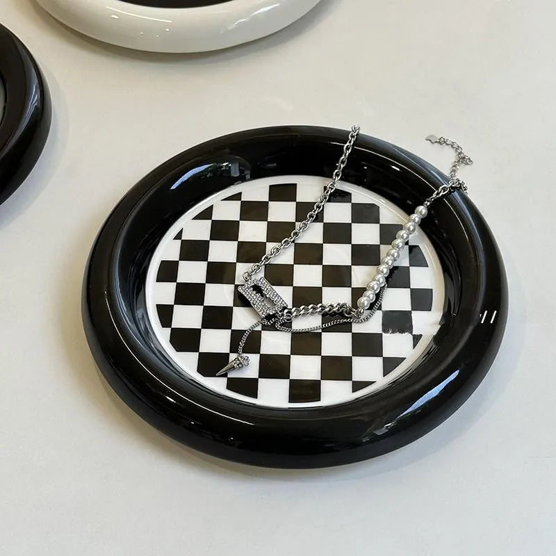Monochrome Chubby Plates | Bowlift