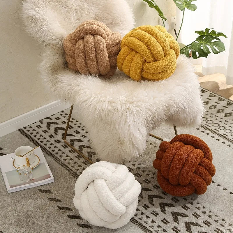 BowLift | Throw Pillow - Cozy - Hand-Knotted Ball - Sheepskin