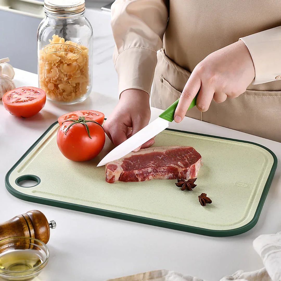 BowLift | Practical cutting board with garlic mill