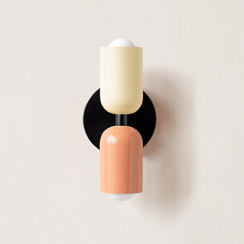 BowLift | Lively, minimalist wall lamp with two light bulbs
