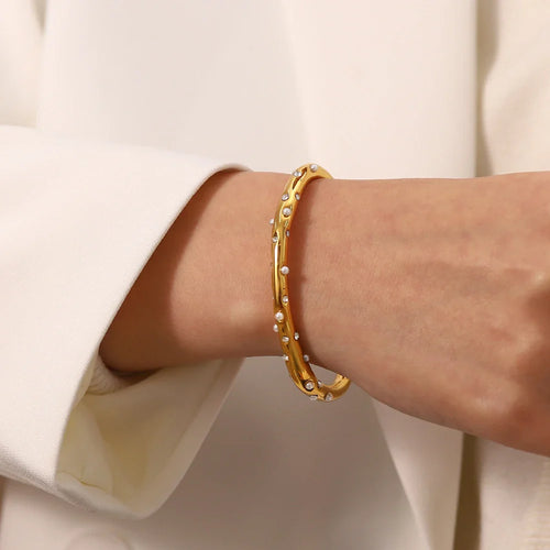 BowLift | Diamond & Pearl Embedded Bangle Bracelet