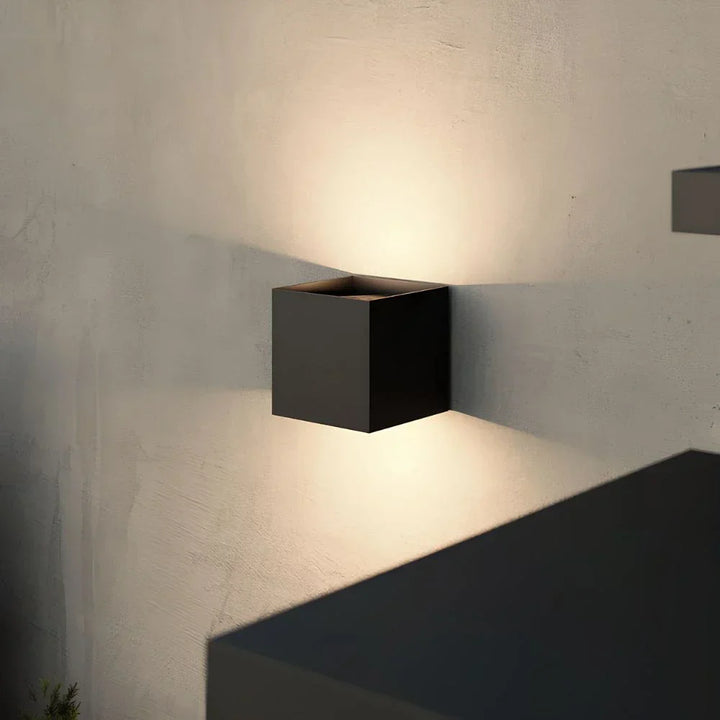 BowLift | Modern Black Aluminium Wall Light