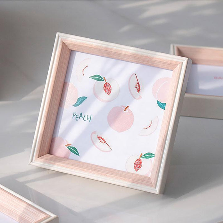 ElegantFrame – Luxury Photo Frame with Golden Edge Bowlift