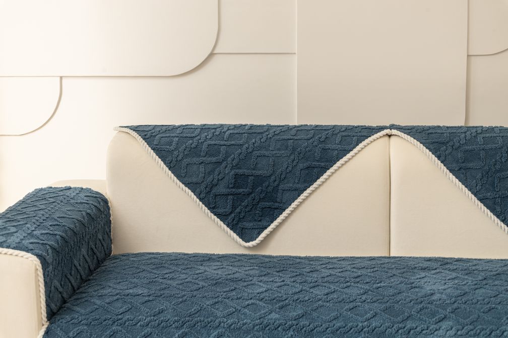 BowLift | Classic One-Piece Sofa Slipcover