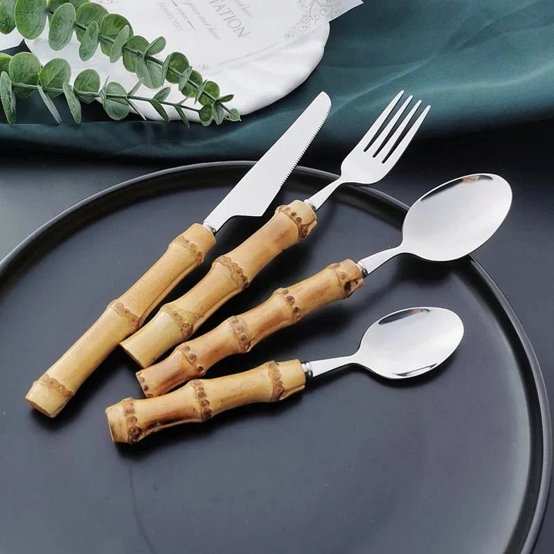 BowLift | Bamboo Handle Cutlery Set Made of Stainless Steel