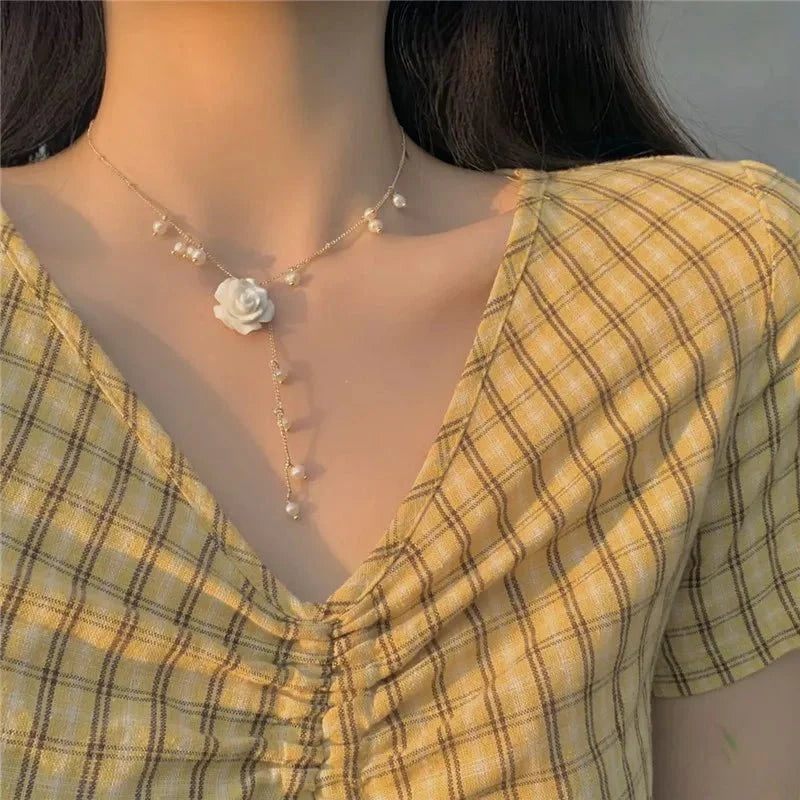BowLift | Blanc La Floral Necklace