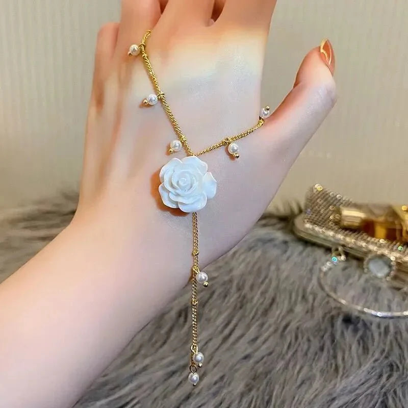 BowLift | Blanc La Floral Necklace