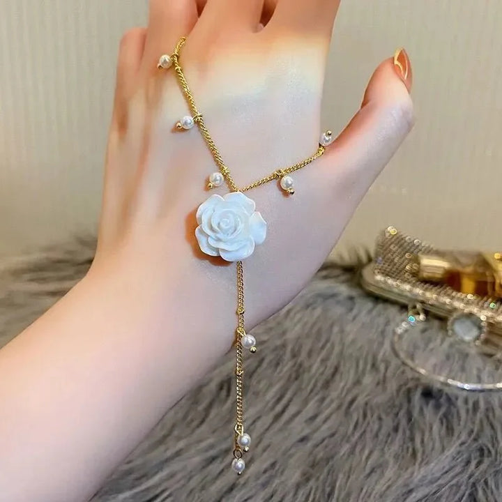 BowLift | Blanc La Floral Necklace