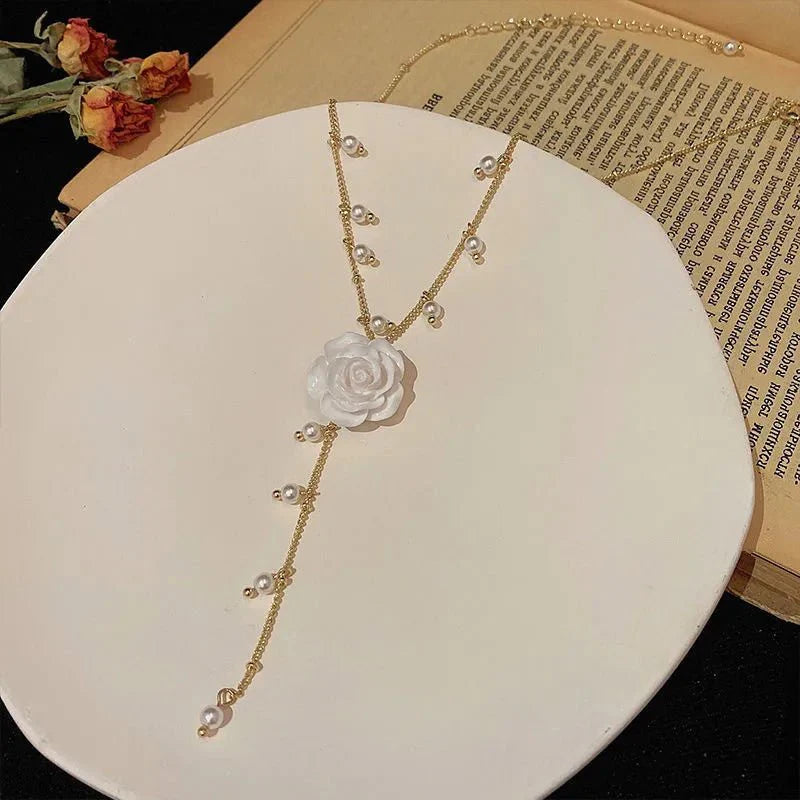 BowLift | Blanc La Floral Necklace